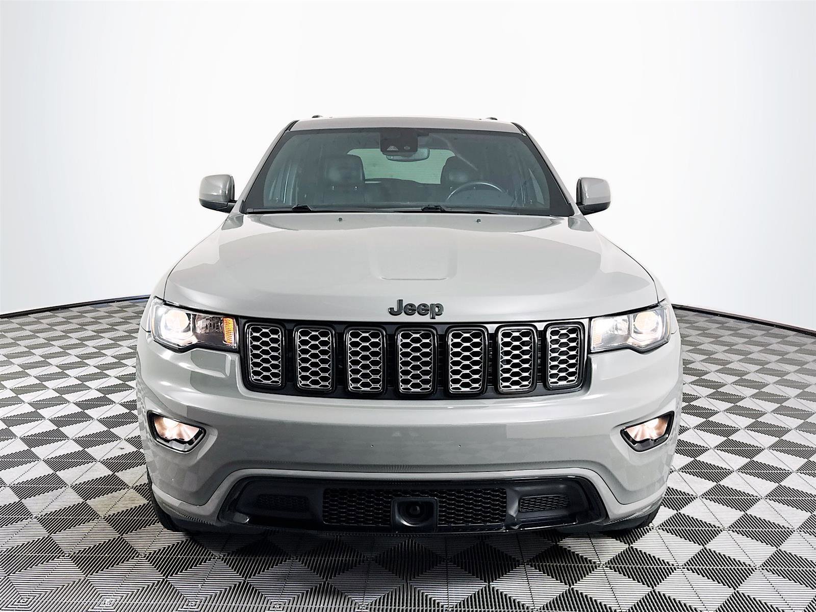 2020 Jeep Grand Cherokee Altitude photo 2
