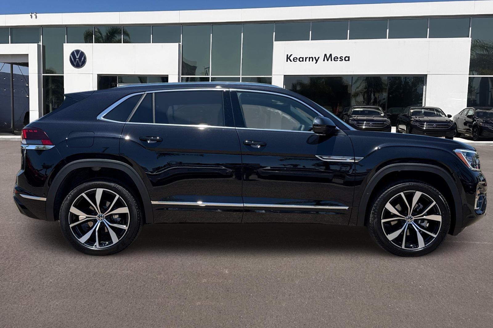 2025 Volkswagen Atlas Cross Sport SEL Premium R-Line photo 3