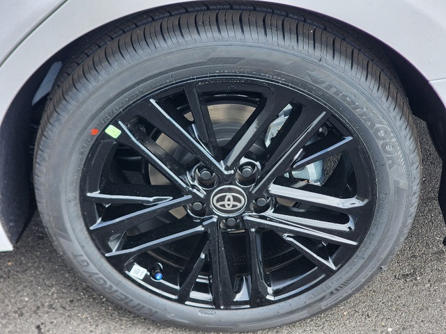 2025 Toyota Camry SE photo 6