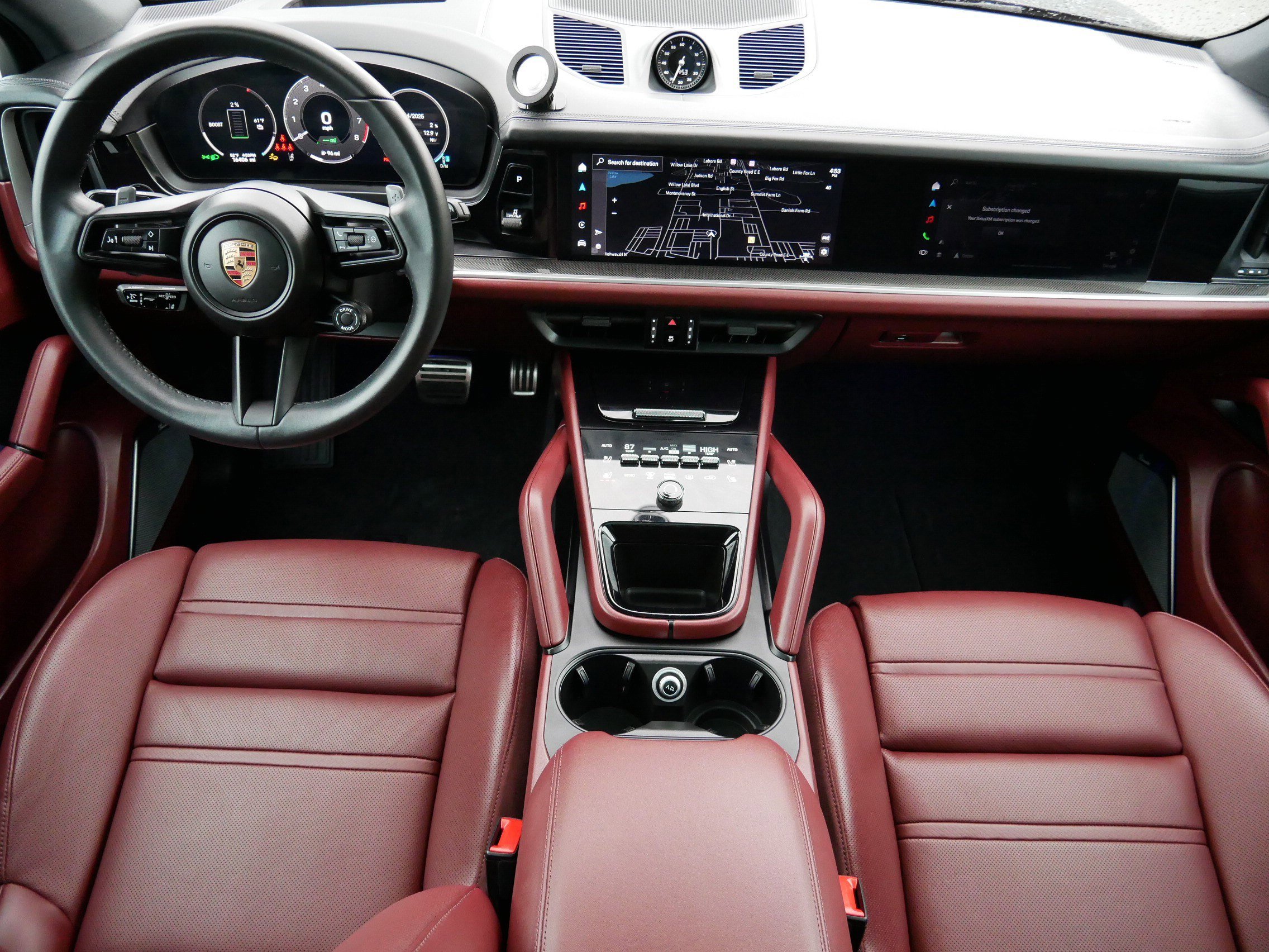 2025 Porsche Cayenne S E-Hybrid photo 3