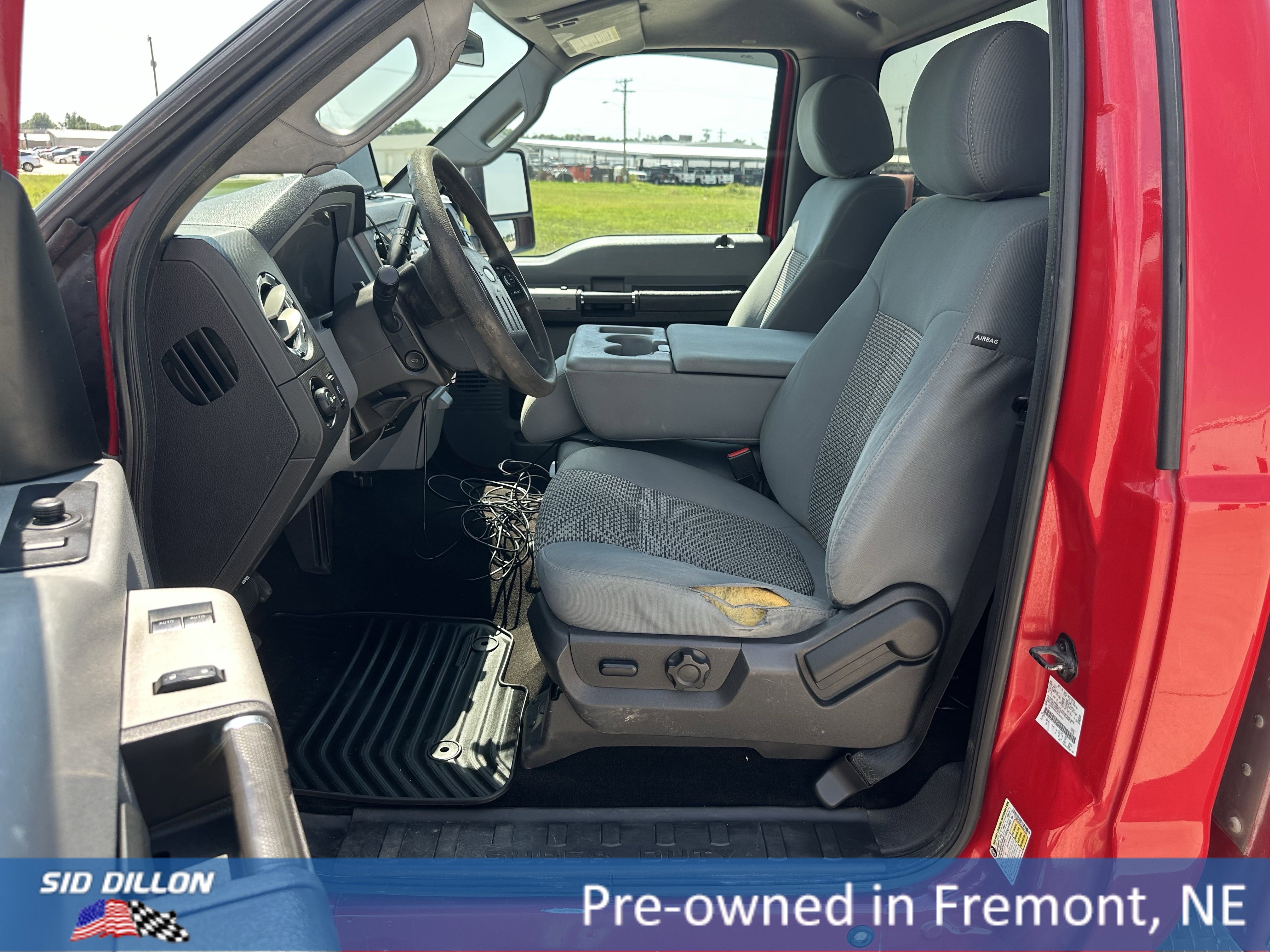 2013 Ford F-250 XLT photo 2