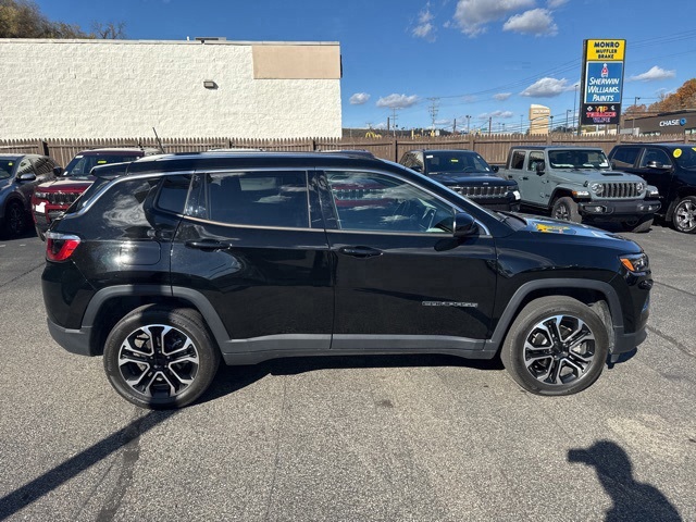 2022 Jeep Compass Limited photo 2