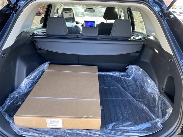 2025 Toyota RAV4 LE photo 4