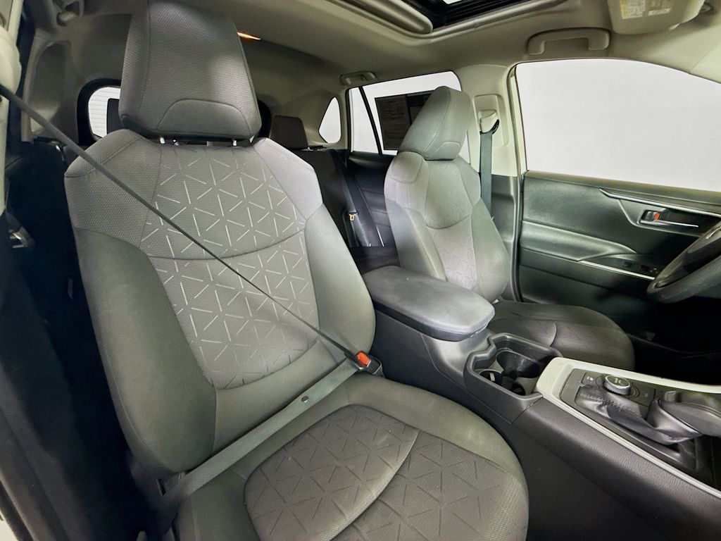 2020 Toyota RAV4 Hybrid XLE photo 22