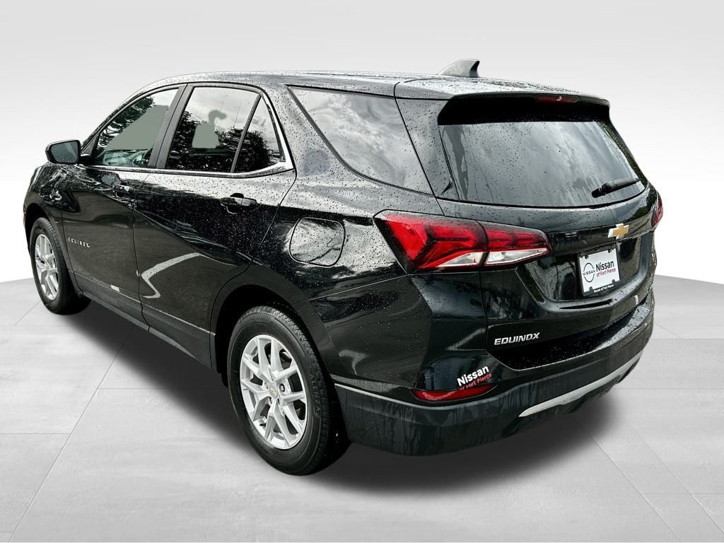 2023 Chevrolet Equinox LT photo 2