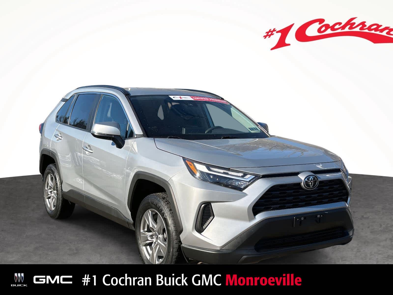 2024 Toyota RAV4 XLE's photo