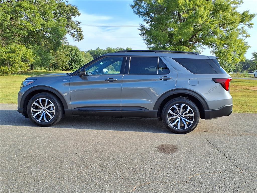 2025 Ford Explorer ST-Line photo 15