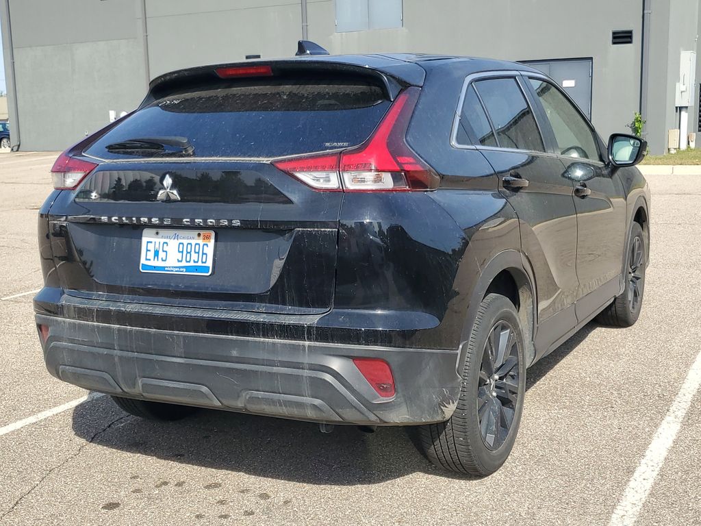 2024 Mitsubishi Eclipse Cross LE photo 2