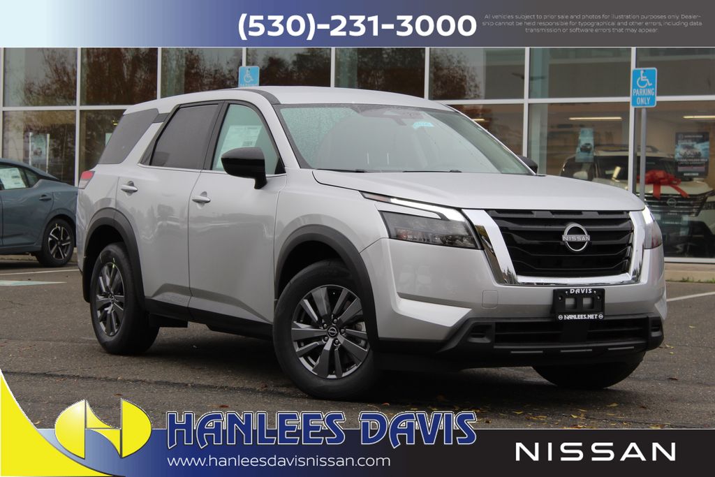 2025 Nissan Pathfinder S's photo