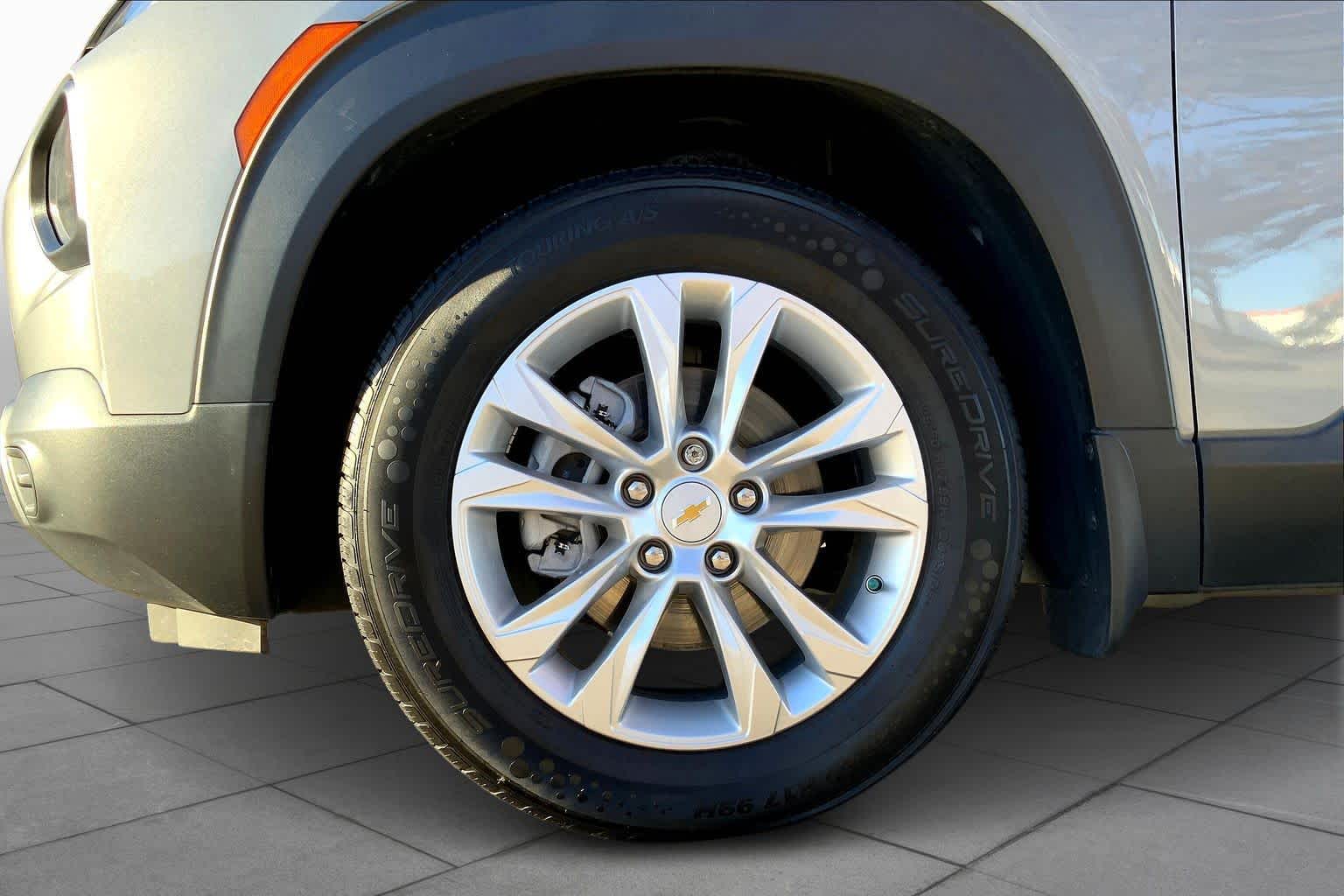 2023 Chevrolet Trailblazer LS photo 3