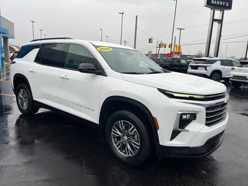2025 Chevrolet Traverse photo 4
