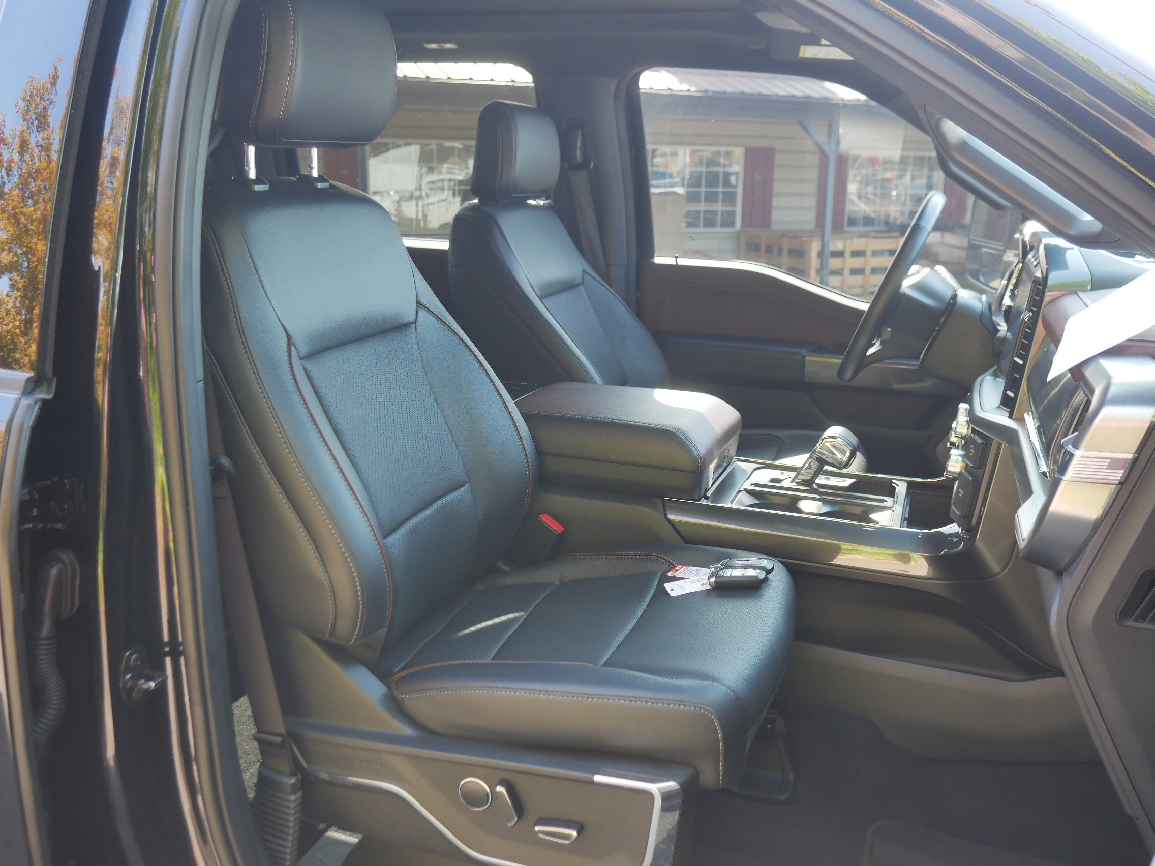 2023 Ford F-150 Lariat photo 28