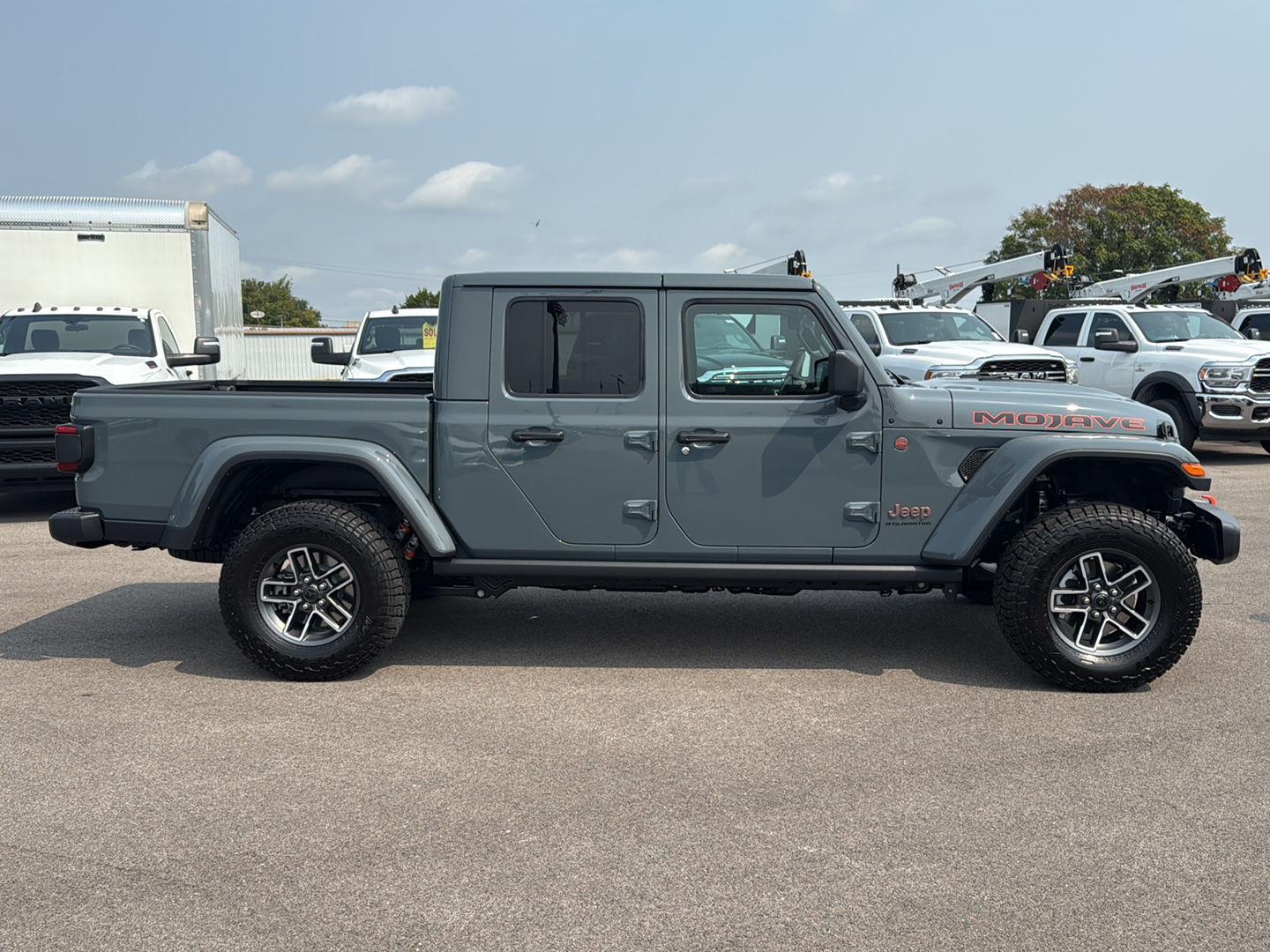 2025 Jeep Gladiator Mojave photo 4