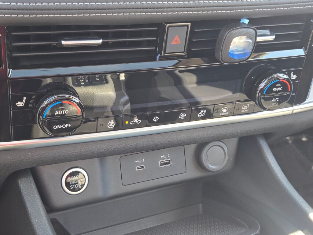 2021 Nissan Rogue SV photo 23