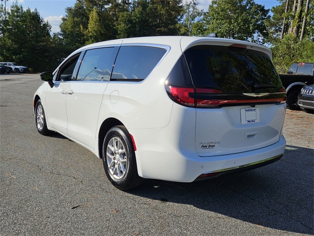 2026 Chrysler Pacifica photo 10