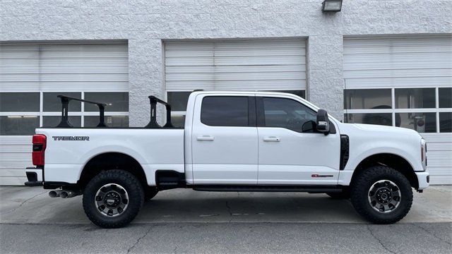 2024 Ford F-350 Super Duty Lariat's photo