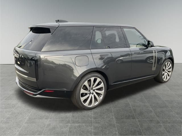 2025 Land Rover Range Rover SE photo 4