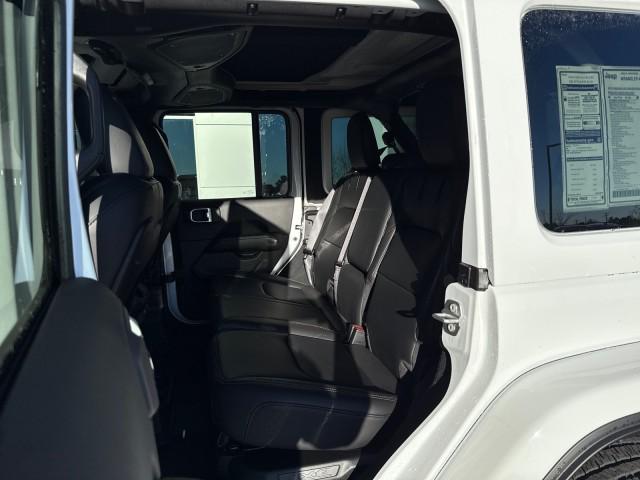 New 2024 Bright White Clear-Coat Exterior Paint Jeep Willys image 10