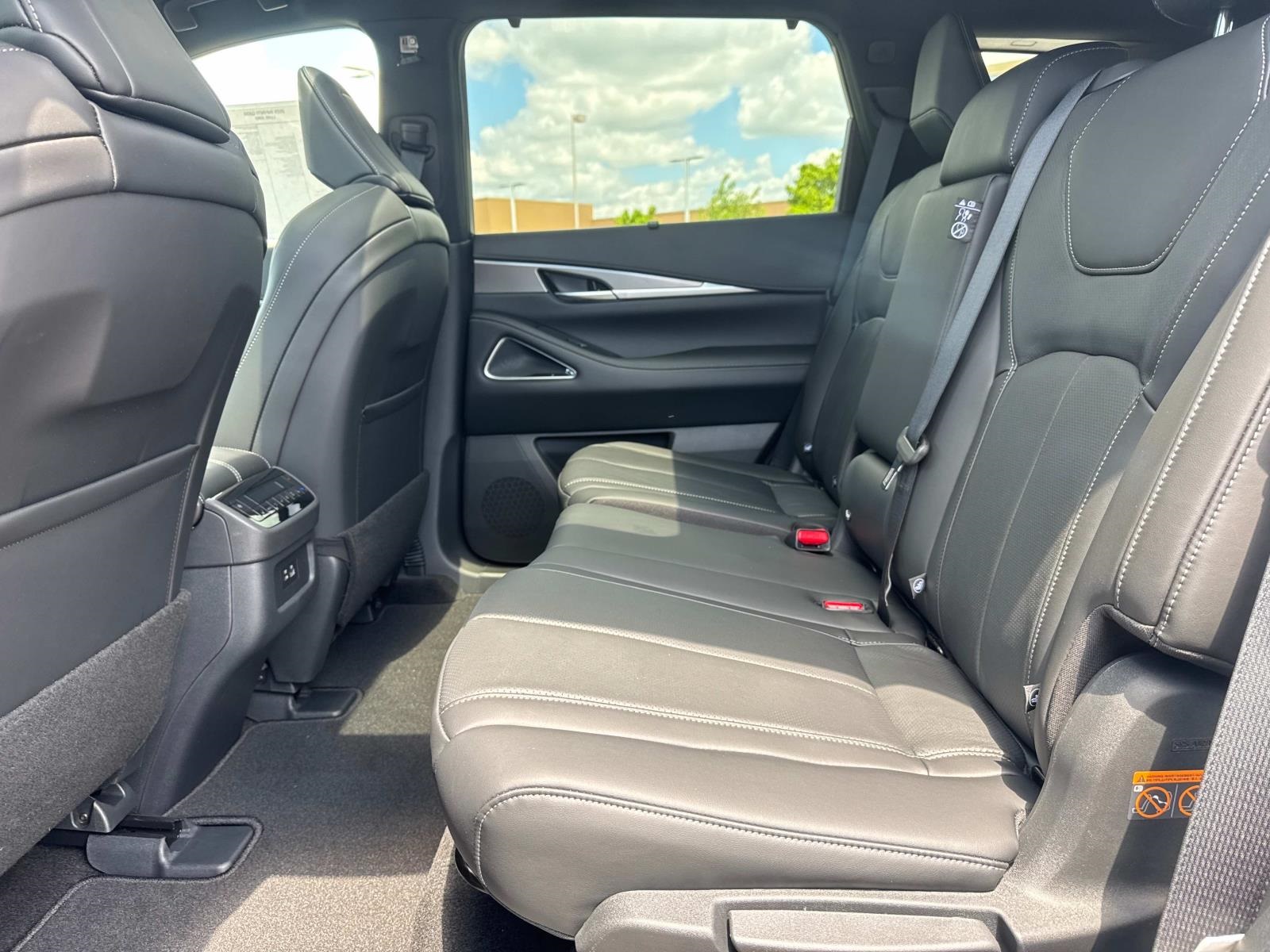 2025 Infiniti QX60 Luxe photo 8