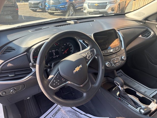 2023 Chevrolet Malibu LS photo 10