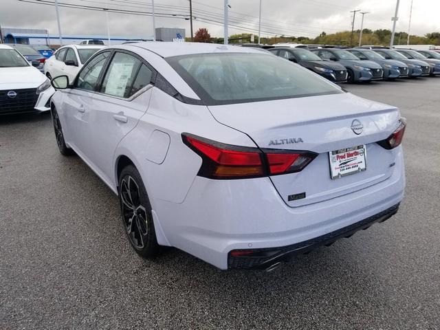 2025 Nissan Altima SR photo 5