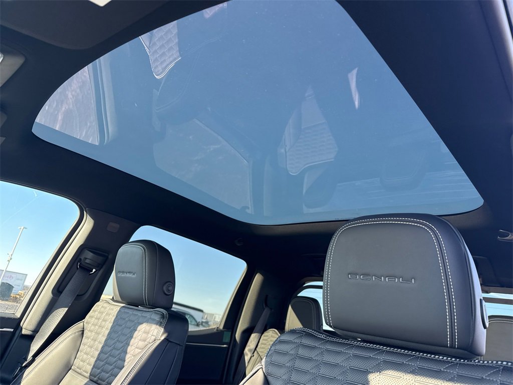 2025 GMC SIERRA - Image 28