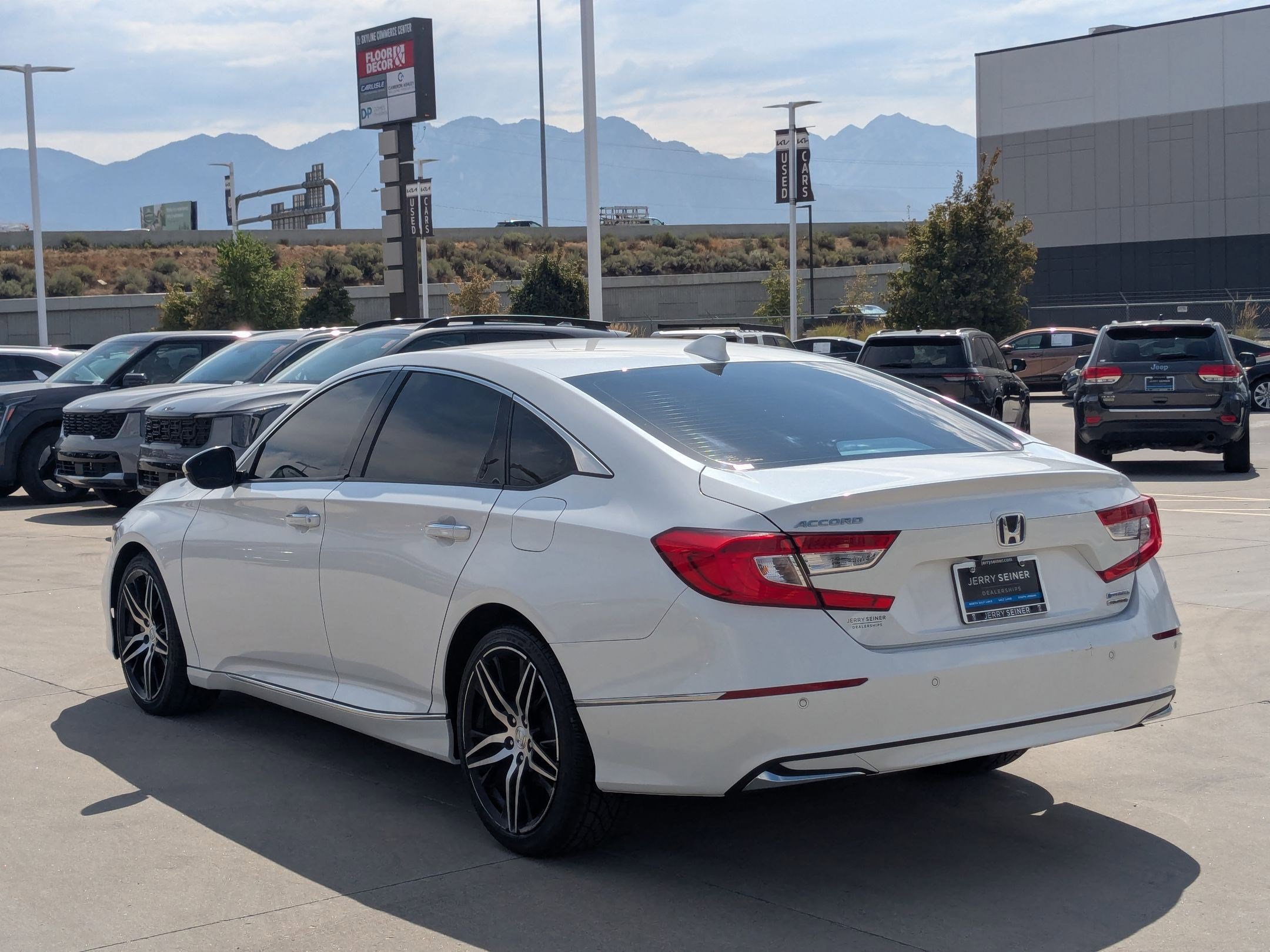 2021 Honda Accord Hybrid Touring photo 3