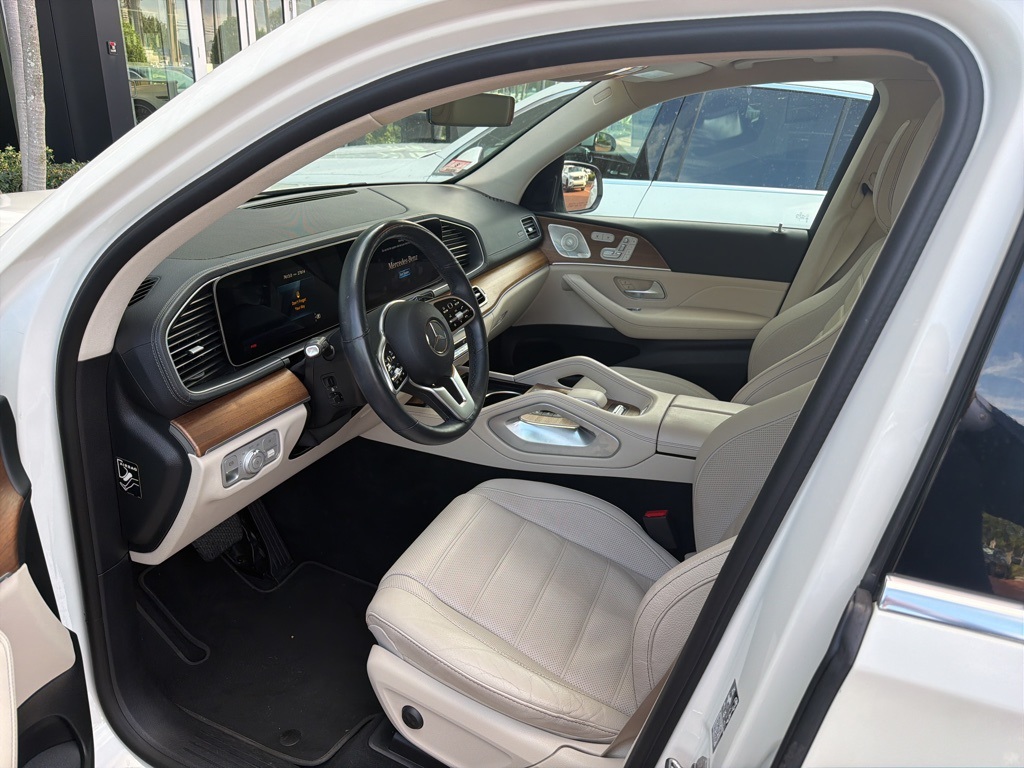 2023 Mercedes Benz GLS 450 4MATIC photo 3