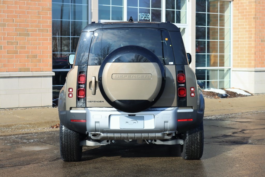 2025 Land Rover Defender 110 S photo 3