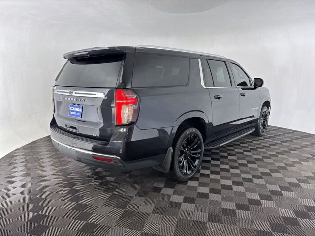 2022 Chevrolet Suburban LT photo 2
