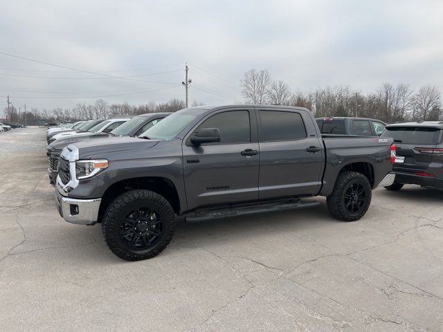 2020 Toyota Tundra SR5's photo