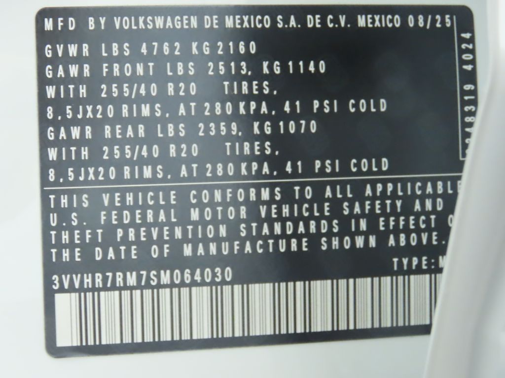 2025 Volkswagen Tiguan SE R-Line Black photo 32