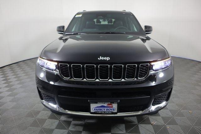 2025 Jeep Grand Cherokee Limited photo 3