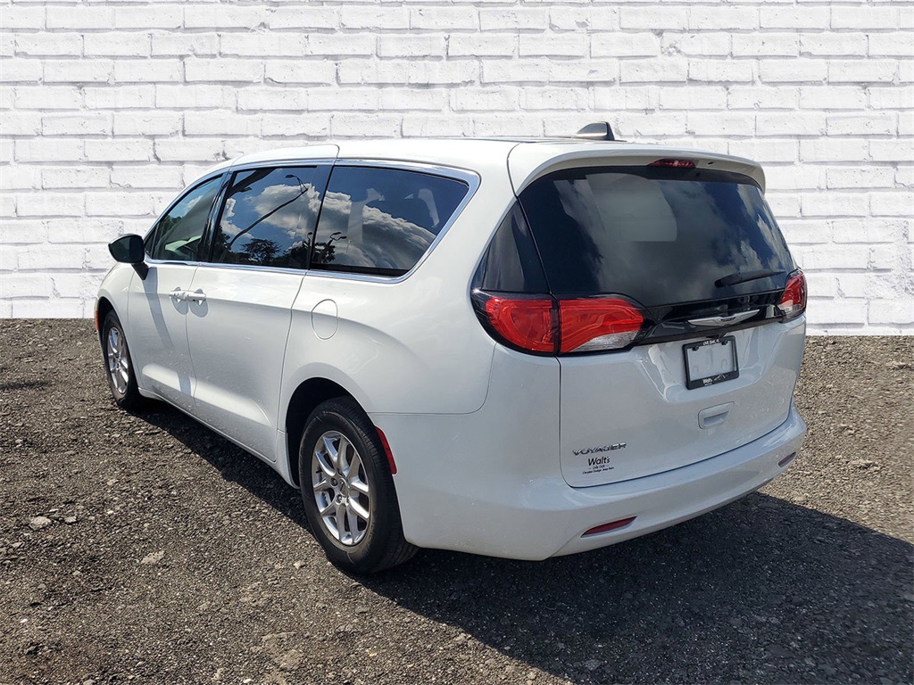 2024 Chrysler Voyager LX photo 3