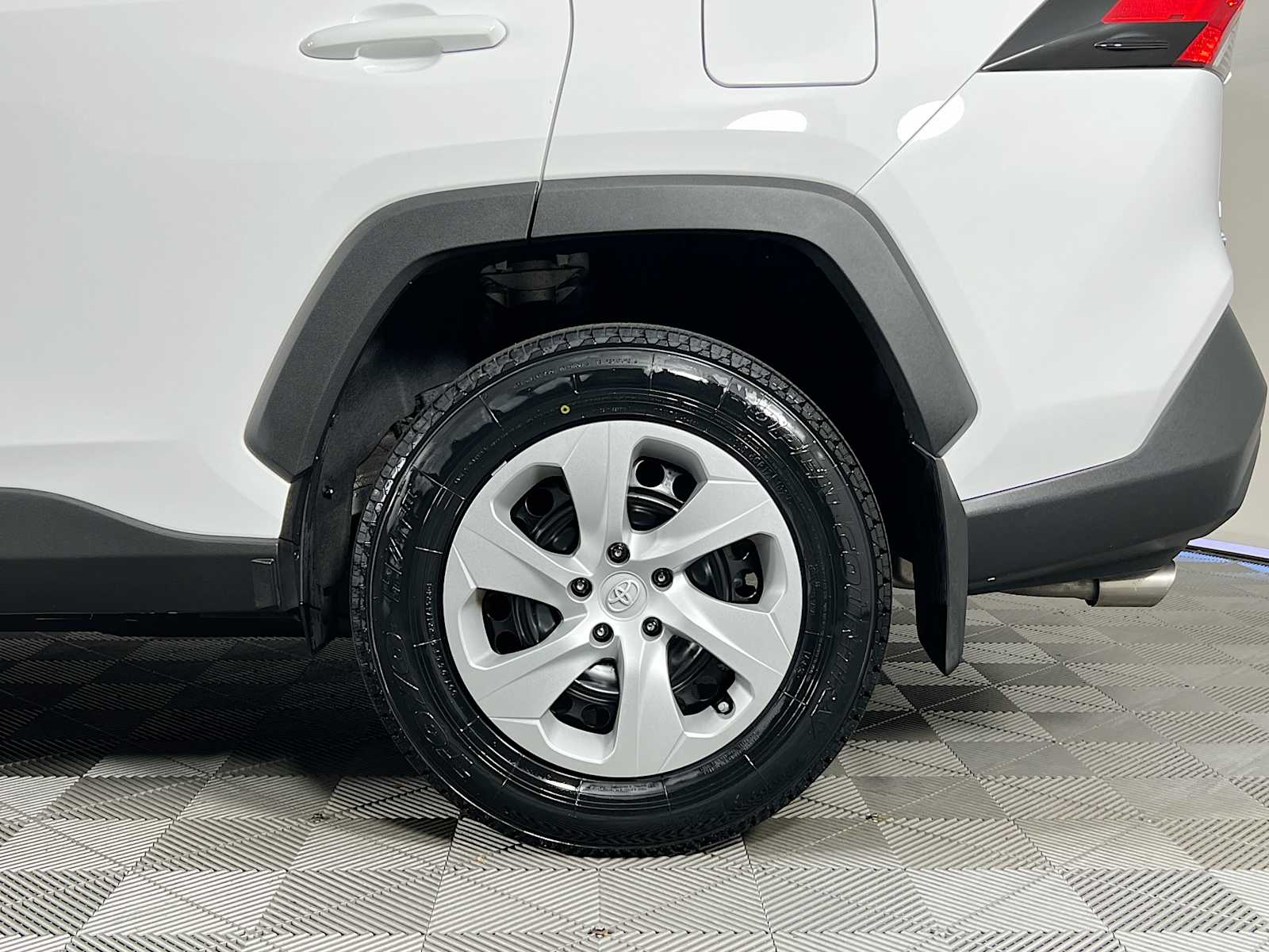 2023 Toyota RAV4 LE photo 28