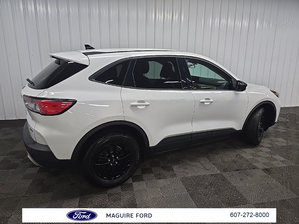 2020 Ford Escape SE Sport Hybrid photo 2