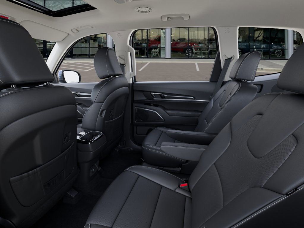 2025 Kia Telluride S photo 17