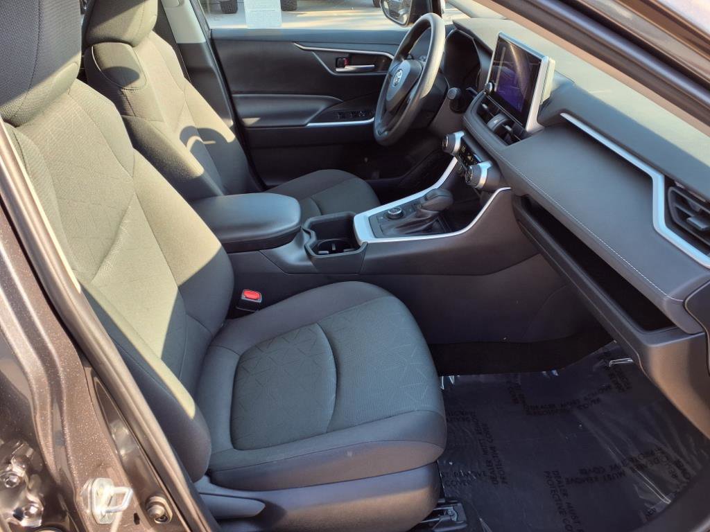 2024 Toyota RAV4 Hybrid XLE photo 14