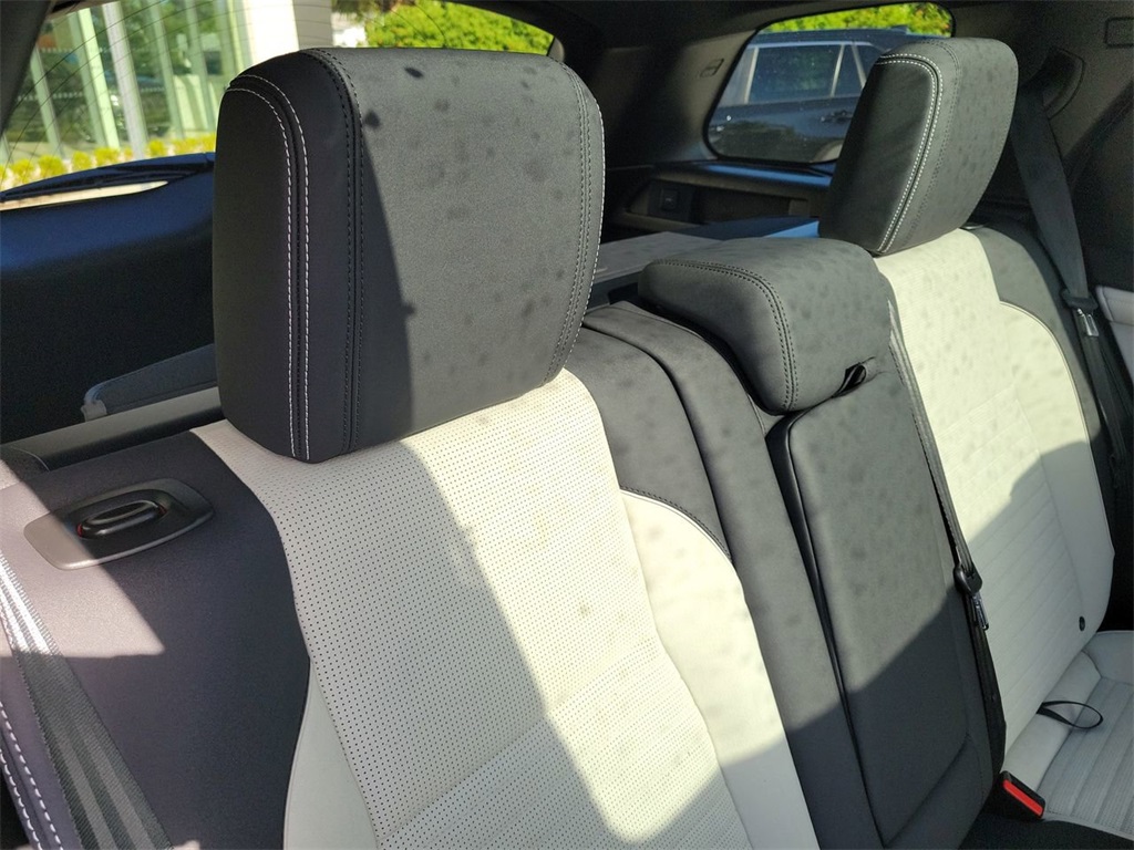 2025 Land Rover Discovery Sport SE photo 16