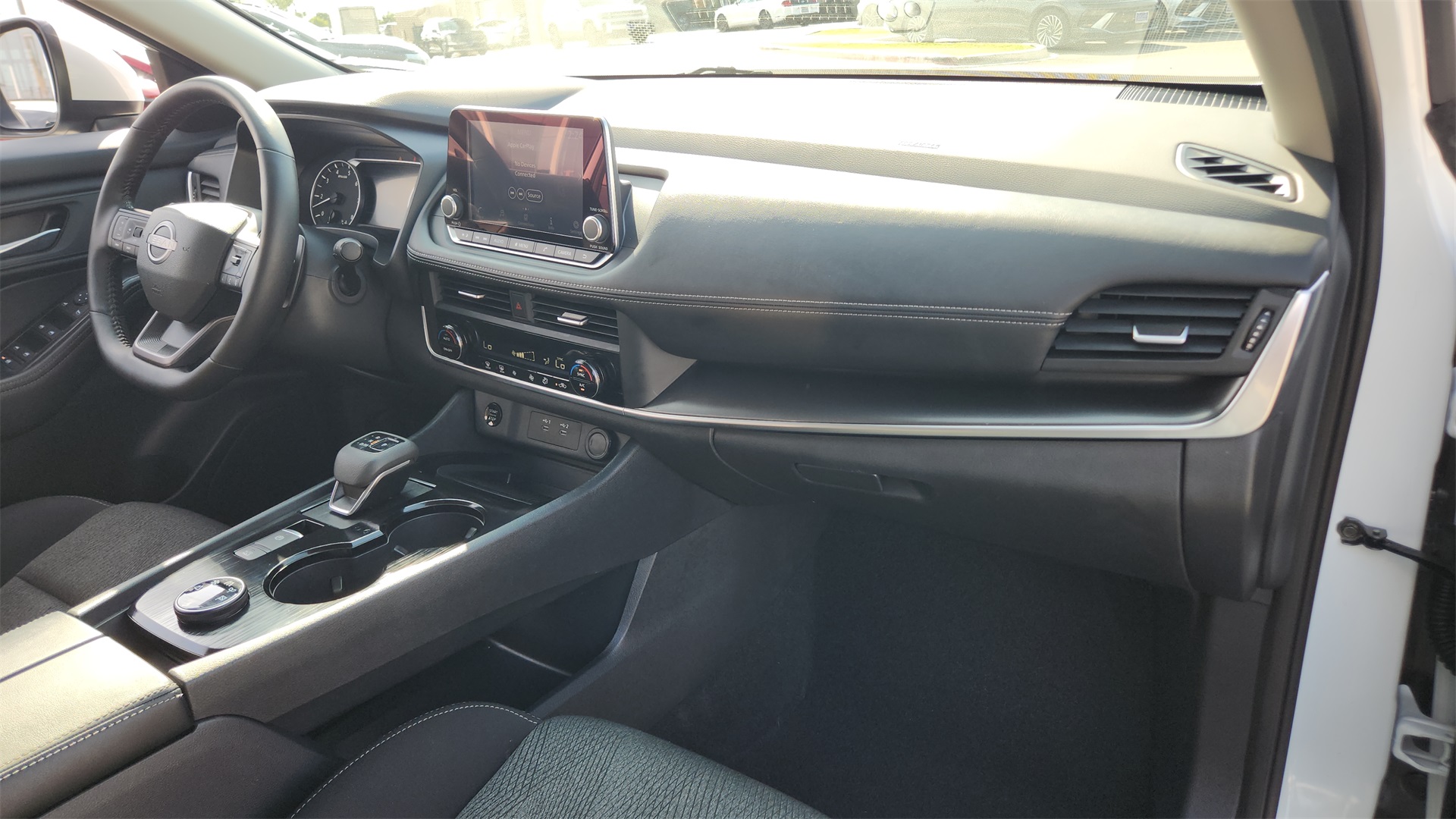 2025 Nissan Rogue SV photo 18