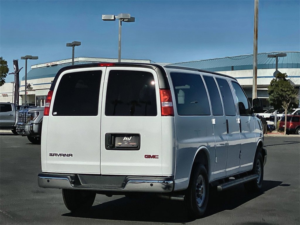 2025 Gmc Savana Passenger 2500 LT photo 2