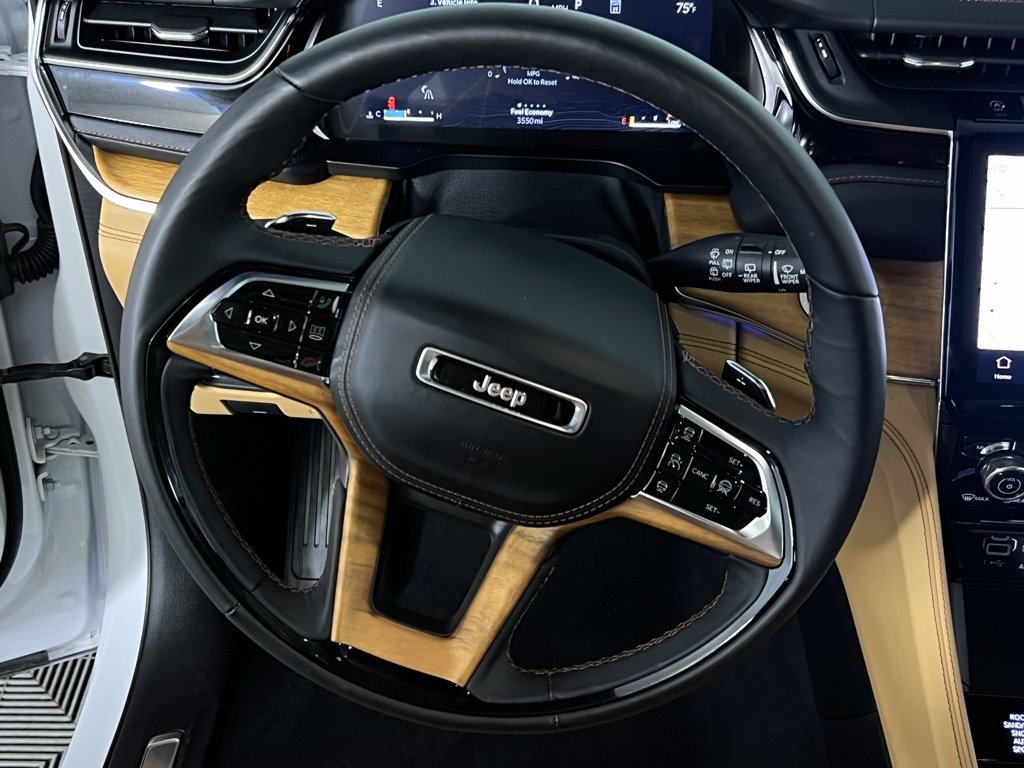 2024 Jeep Grand Cherokee Summit photo 5