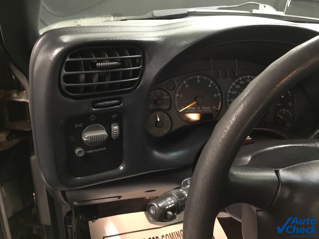 2000 Chevrolet S-10 Pickup photo 23