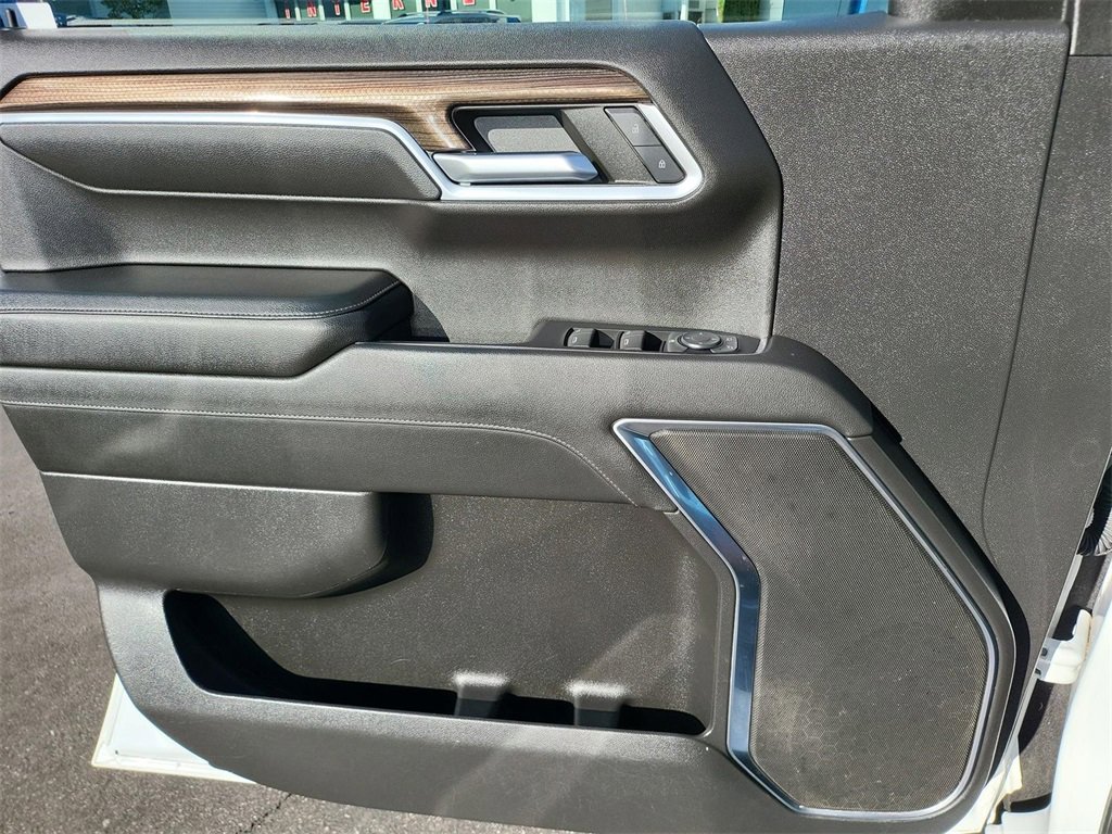 2022 Chevrolet Silverado 1500 RST photo 13