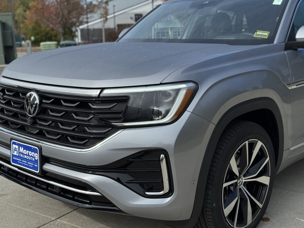 2026 Volkswagen Atlas Cross Sport SEL Premium R-Line photo 2