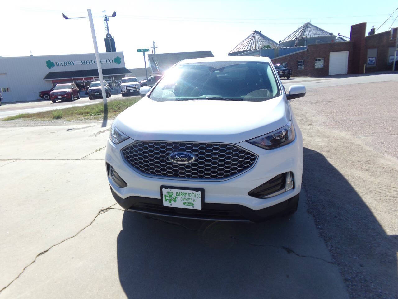 2024 Ford Edge SEL photo 2