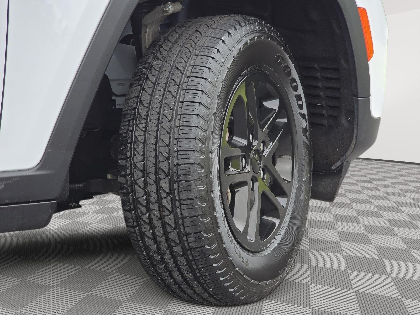 2022 Jeep Grand Cherokee Laredo photo 10
