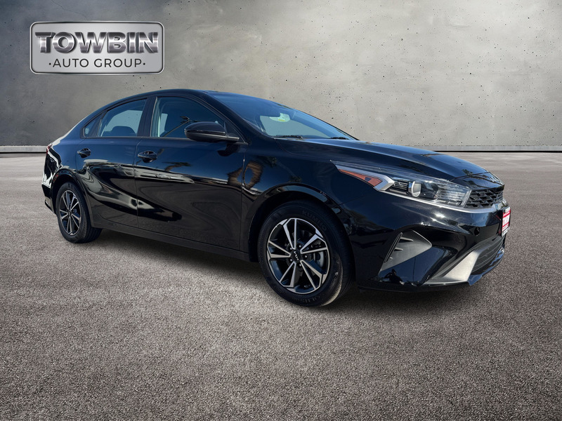 2023 Kia Forte LXS photo 2