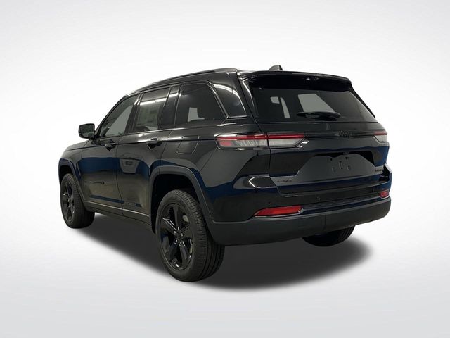 2025 Jeep Grand Cherokee Limited photo 3