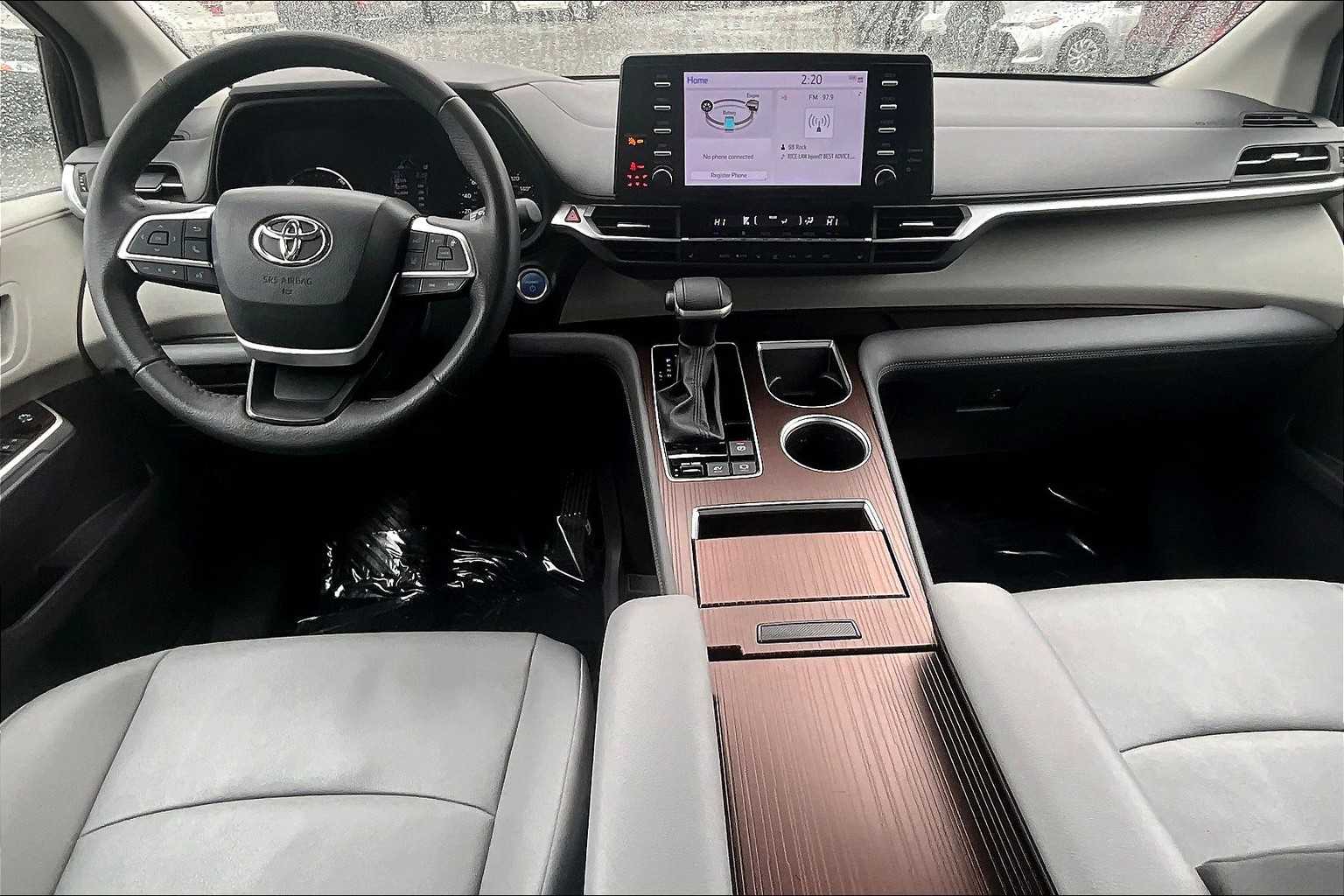 2024 Toyota Sienna XLE photo 15